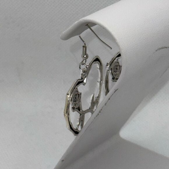 NWOT Bamboo, rose and thorn heart earring - Picture 2 of 3